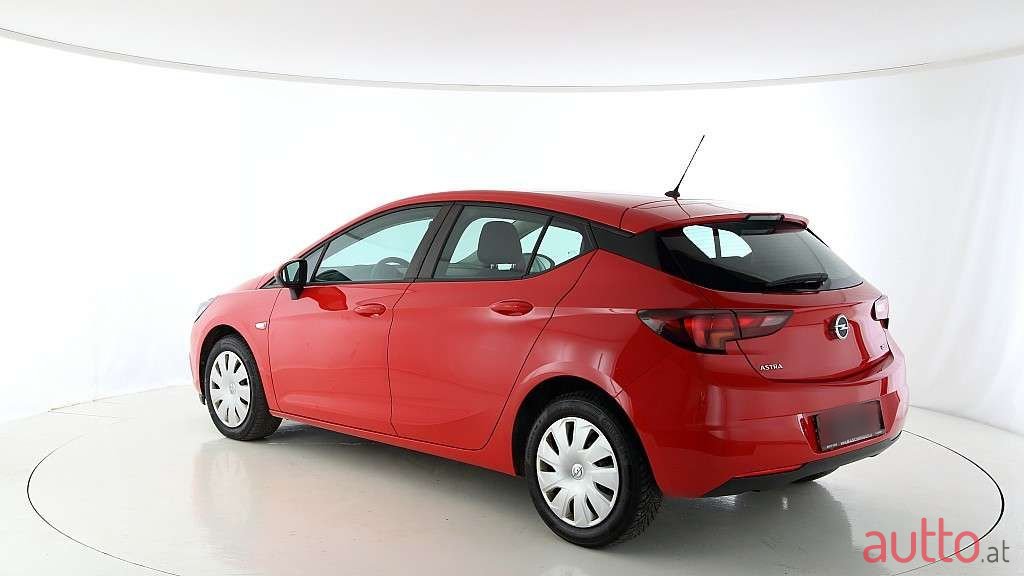 2017' Opel Astra photo #3