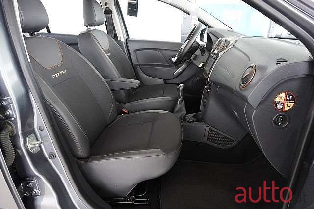 2017' Dacia Sandero photo #5