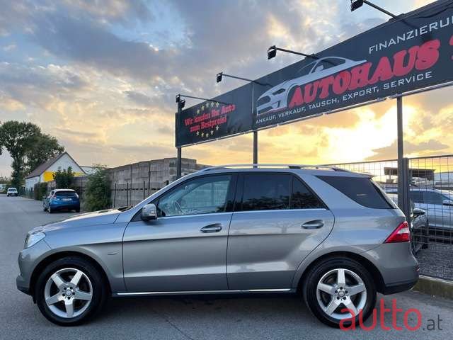 2011' Mercedes-Benz M-Klasse photo #3