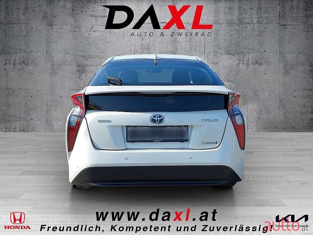 2016' Toyota Prius photo #4