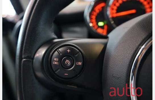 2020' MINI Cooper photo #6