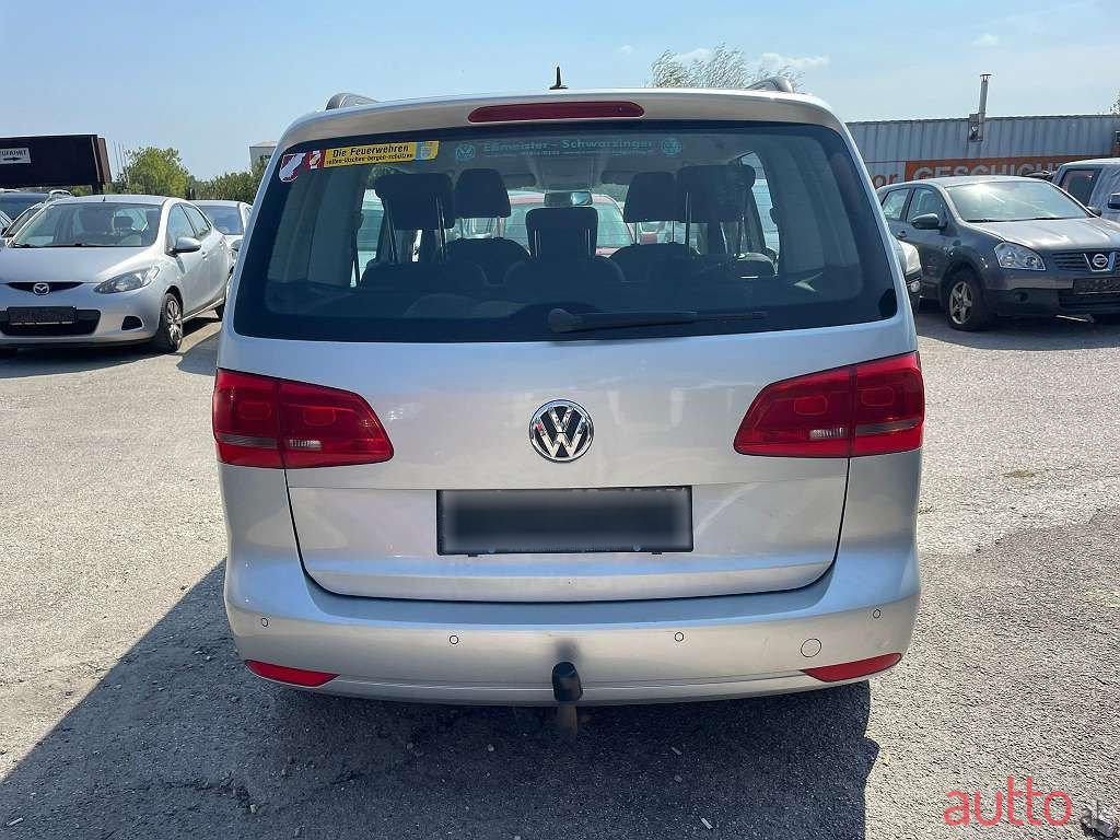 2014' Volkswagen Touran photo #6