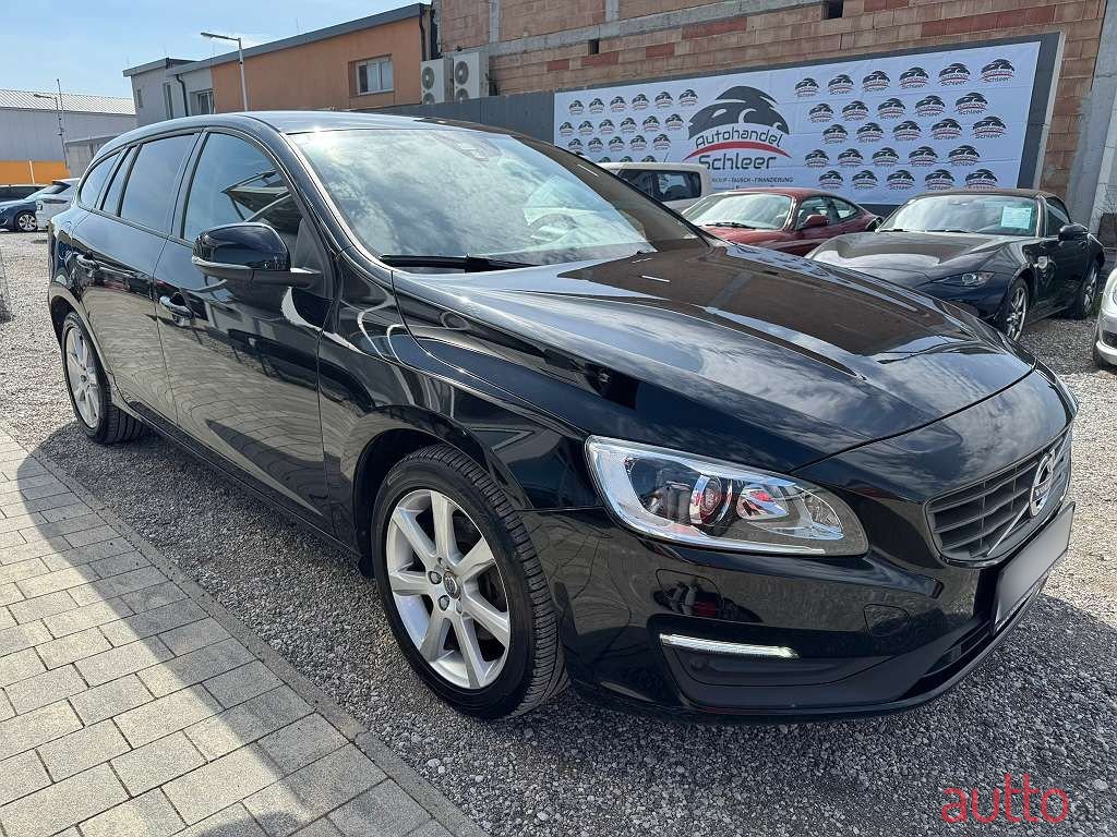 2017' Volvo V60 photo #6