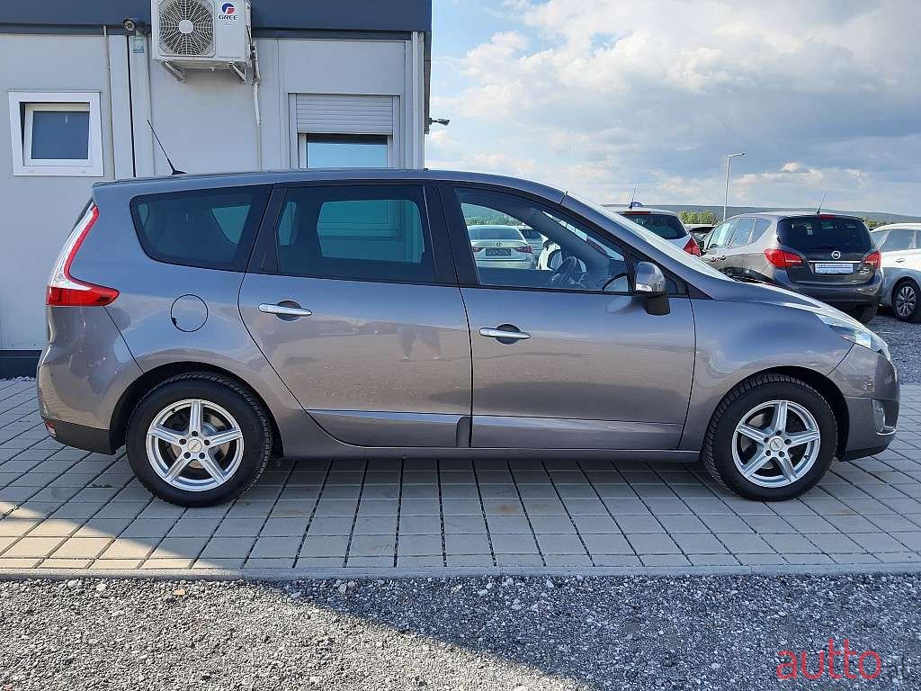 2011' Renault Grand Scenic photo #4