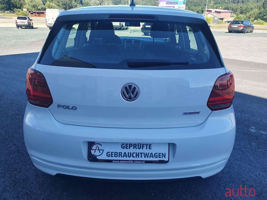 2015' Volkswagen Polo photo #3