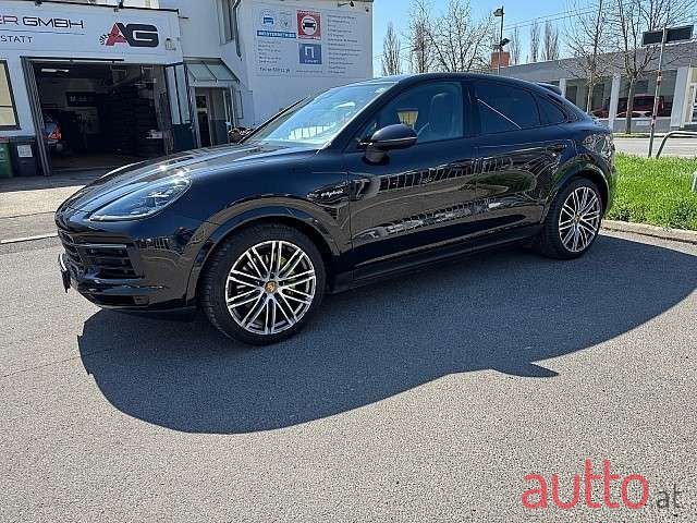 2020' Porsche Cayenne photo #4