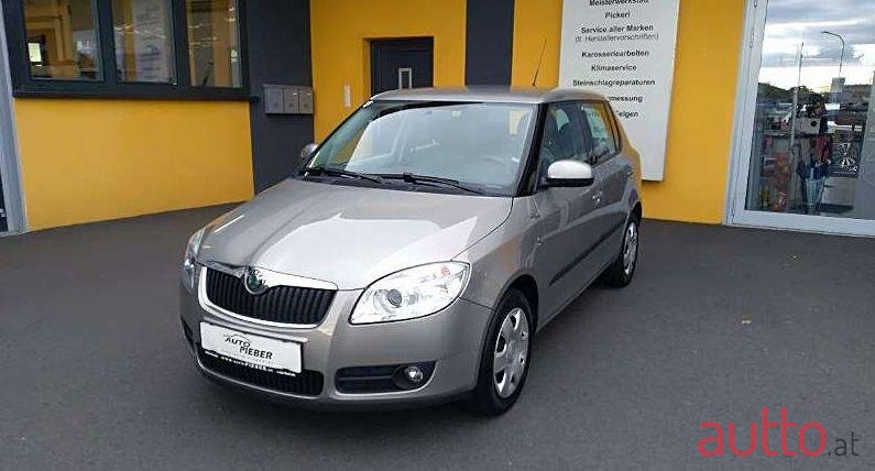 2009' Skoda Fabia photo #1