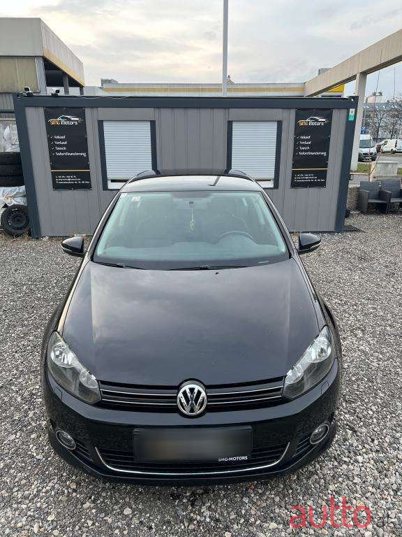 2010' Volkswagen Golf photo #4