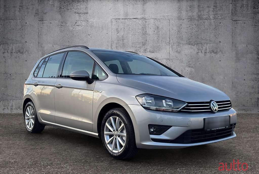 2015' Volkswagen Golf photo #1