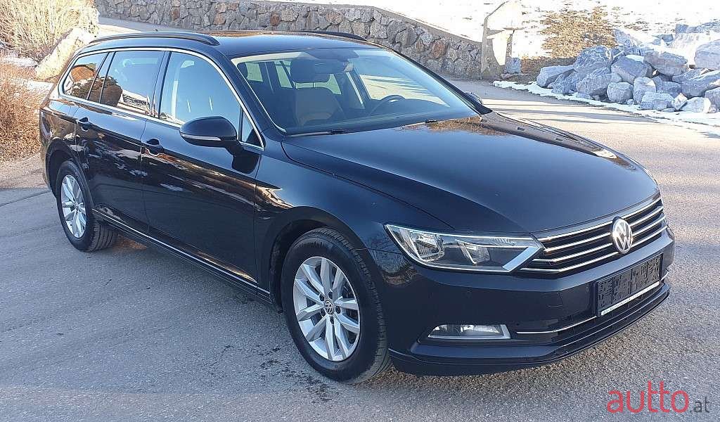 2017' Volkswagen Passat photo #2