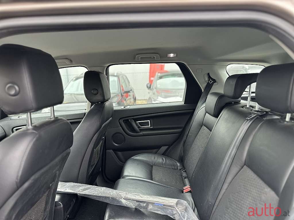 2016' Land Rover Discovery Sport photo #6