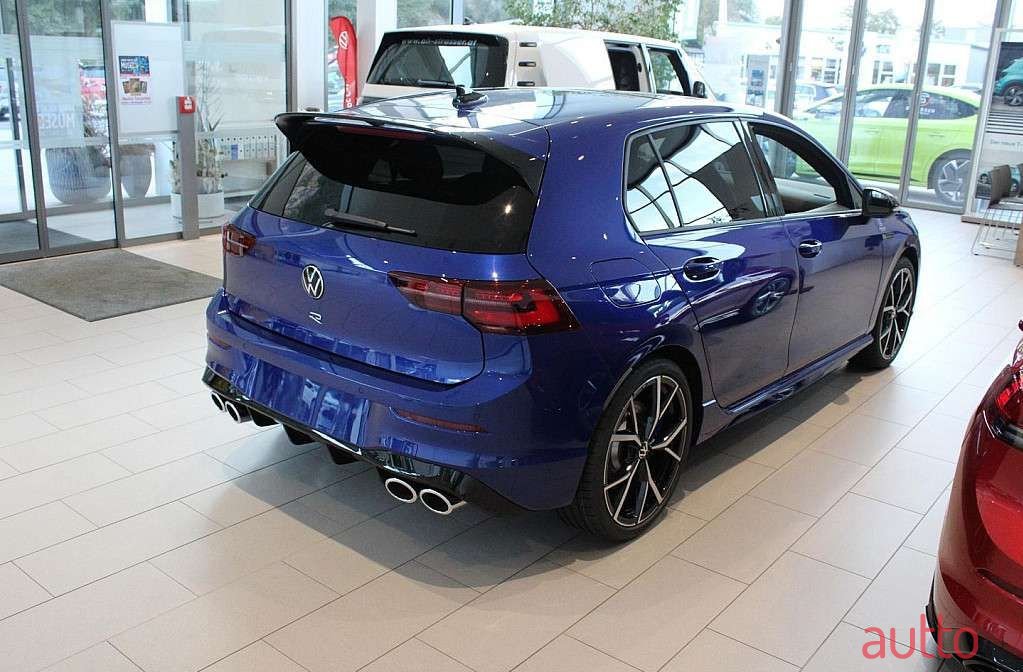 2023' Volkswagen Golf photo #2