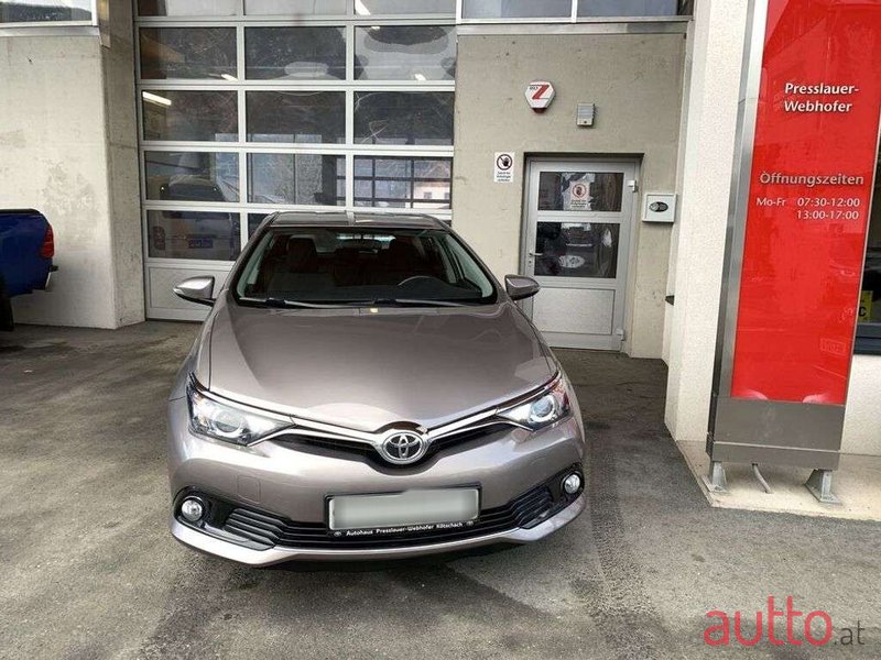 2015' Toyota Auris photo #2