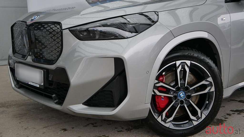 2023' BMW iX1 photo #4