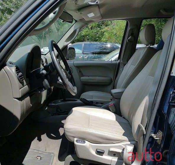 2005' Jeep Cherokee photo #2