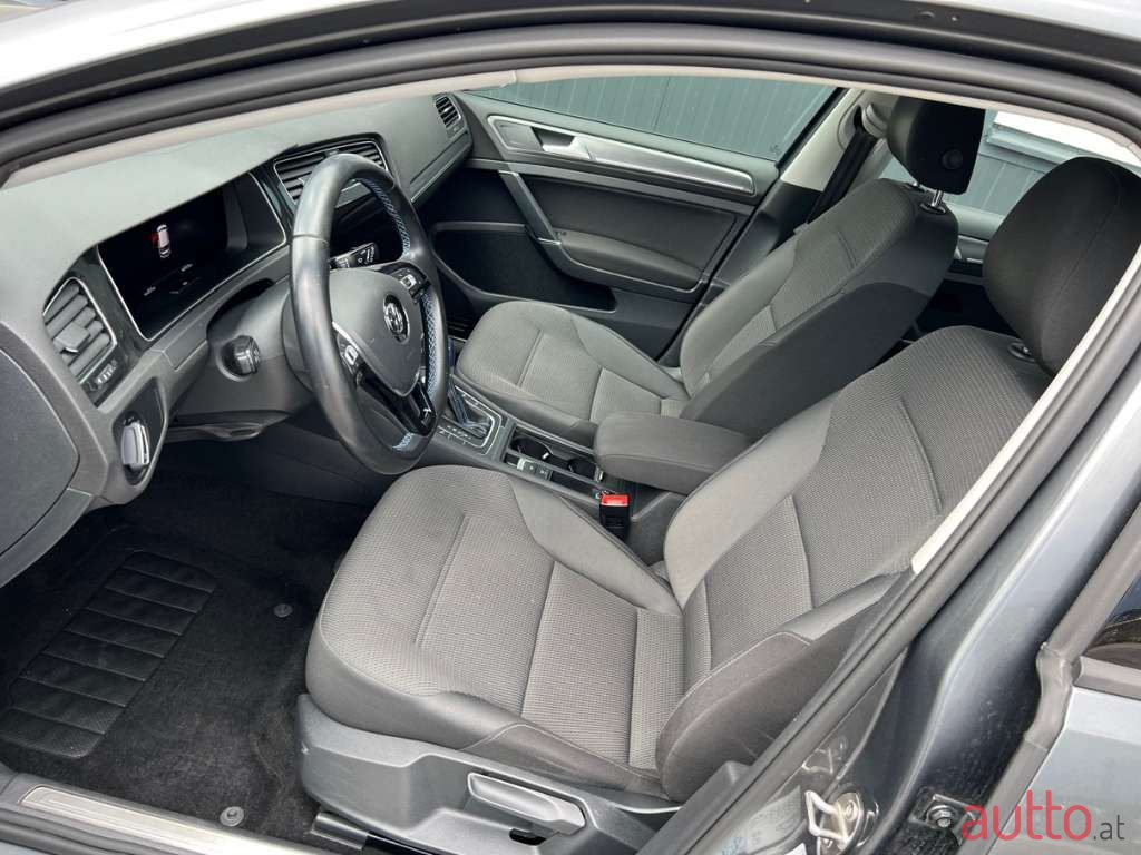 2018' Volkswagen Golf photo #4