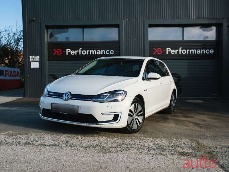 2017' Volkswagen Golf photo #1