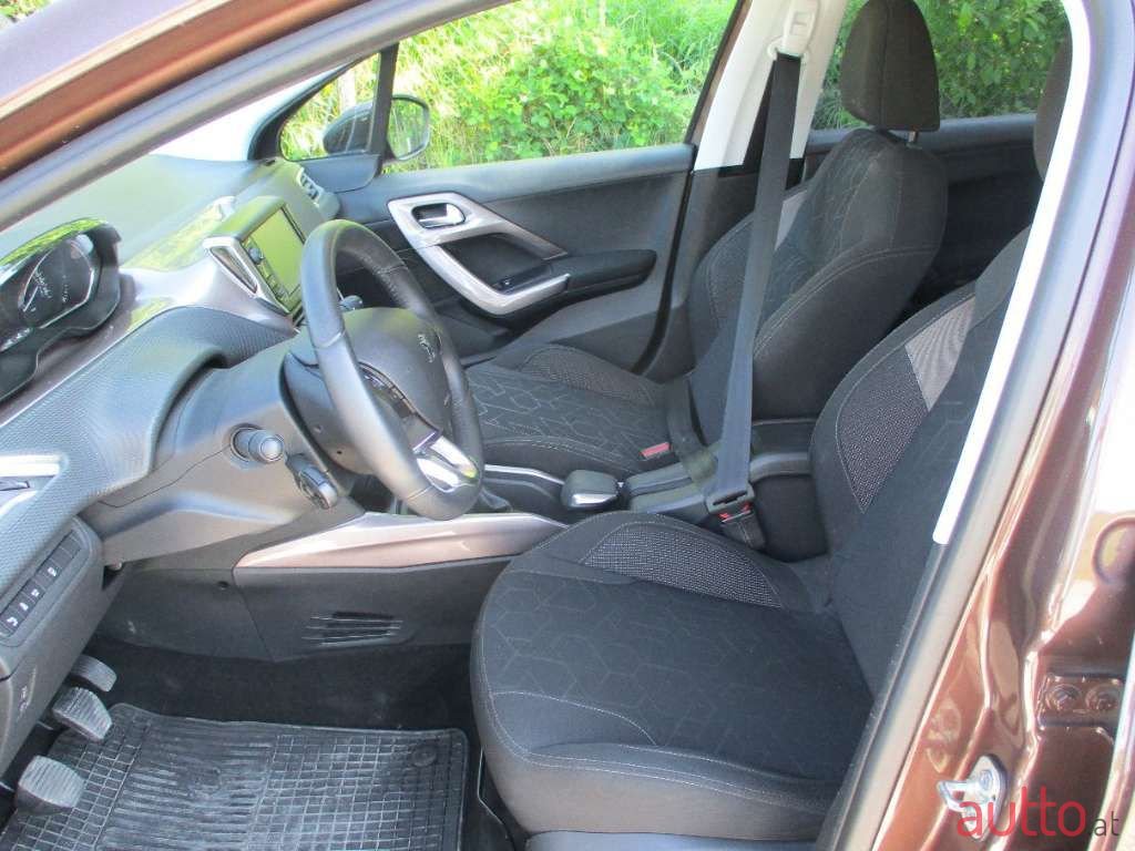 2014' Peugeot 2008 photo #5