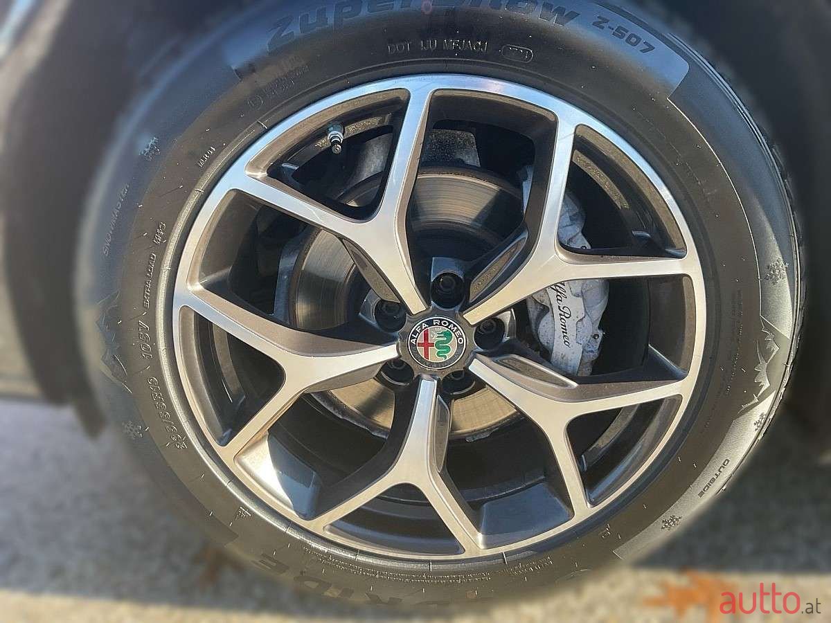 2021' Alfa Romeo Stelvio photo #4