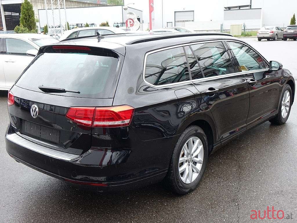 2019' Volkswagen Passat photo #2