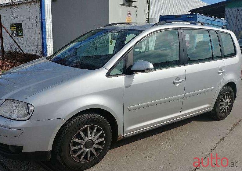 2006' Volkswagen Touran photo #1