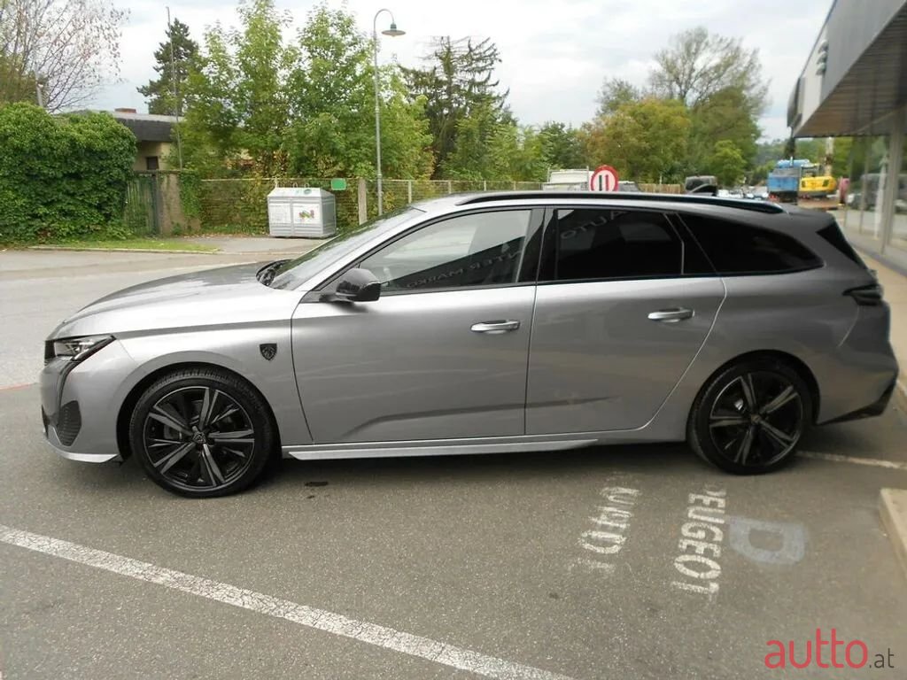 2023' Peugeot 308 photo #2