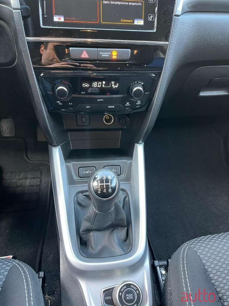 2016' Suzuki Vitara photo #2