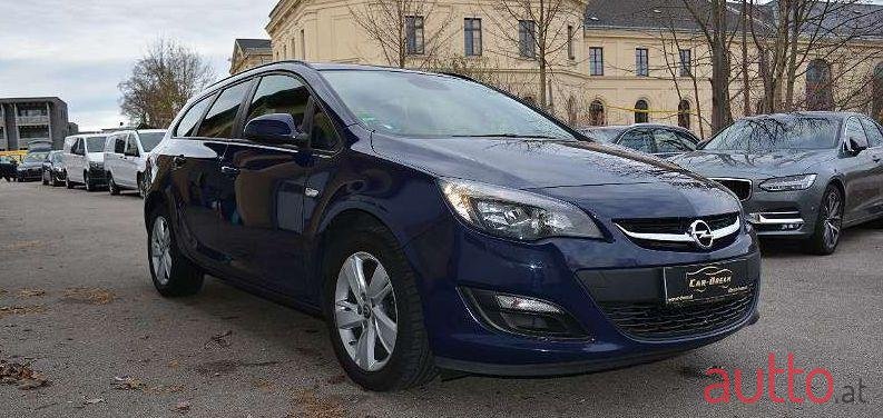 2015' Opel Astra photo #4