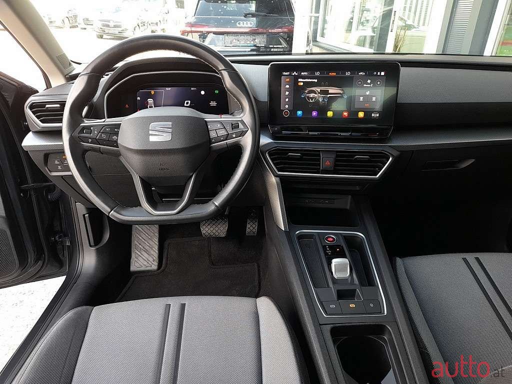 2021' SEAT Leon photo #3