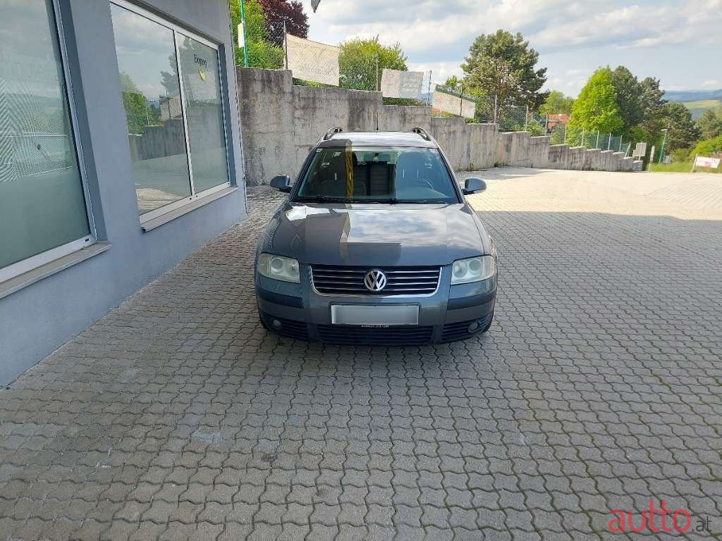 2005' Volkswagen Passat photo #2