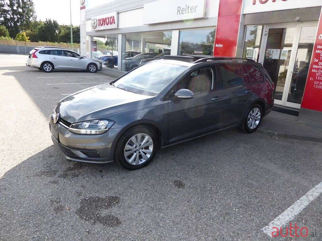 2018' Volkswagen Golf photo #2