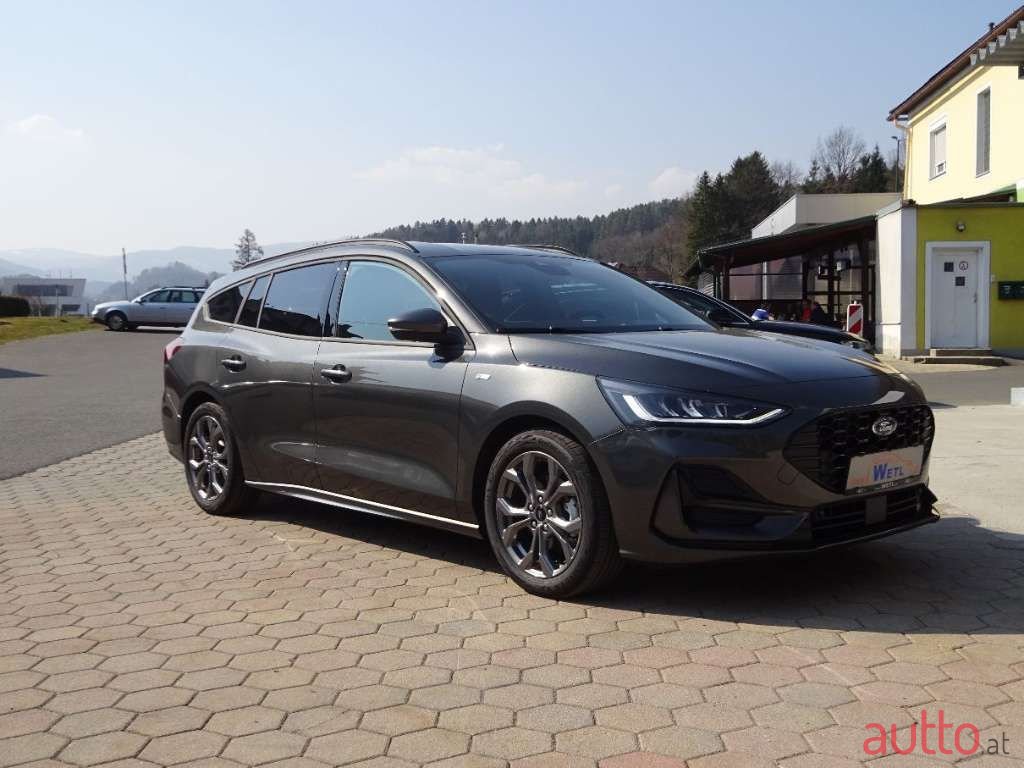 2022' Ford Focus photo #3