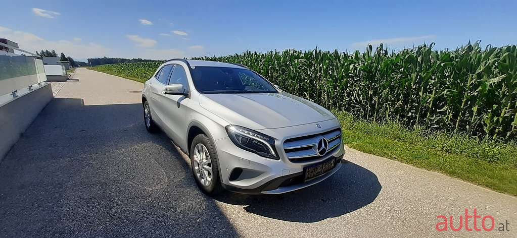 2015' Mercedes-Benz Gla-Klasse photo #2
