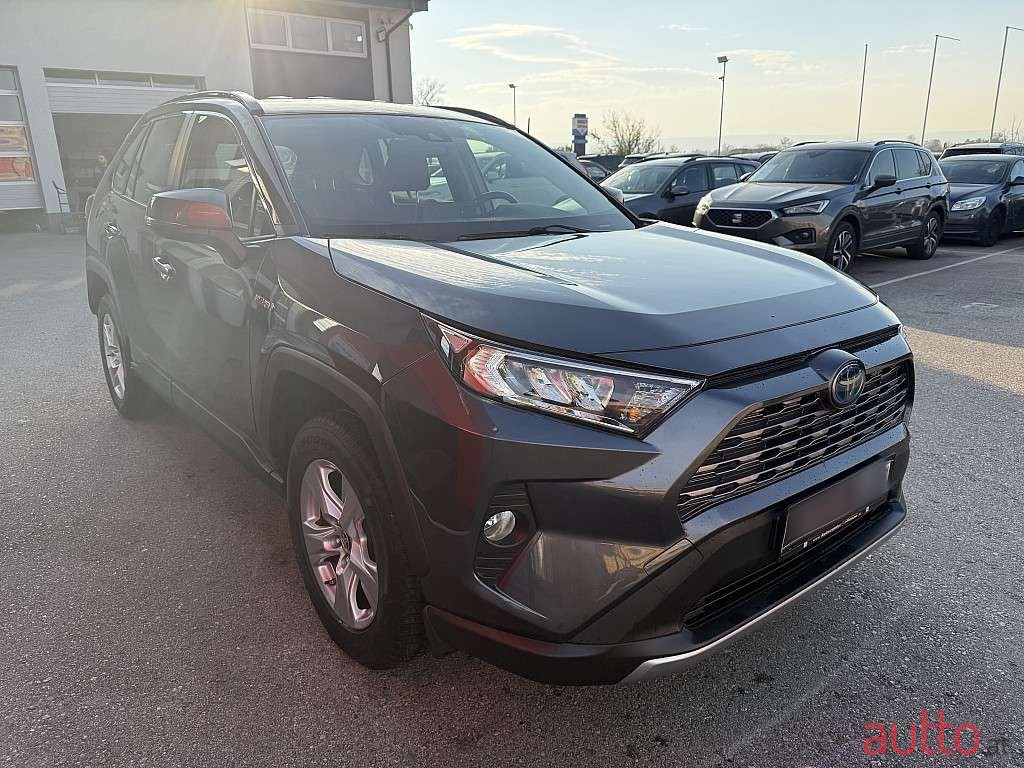2020' Toyota RAV4 photo #4