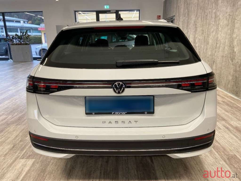 2023' Volkswagen Passat photo #5