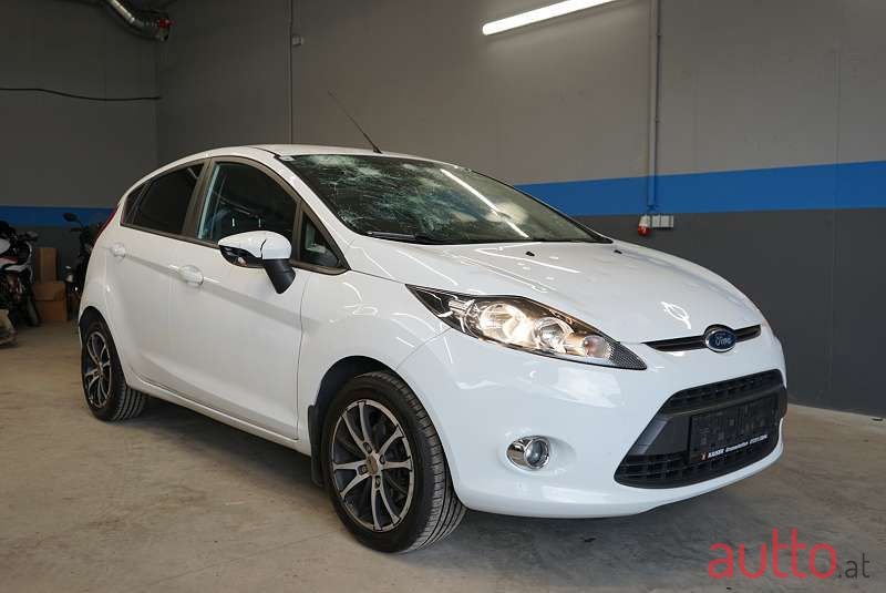 2011' Ford Fiesta photo #1