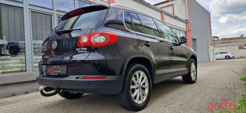 2011' Volkswagen Tiguan photo #5