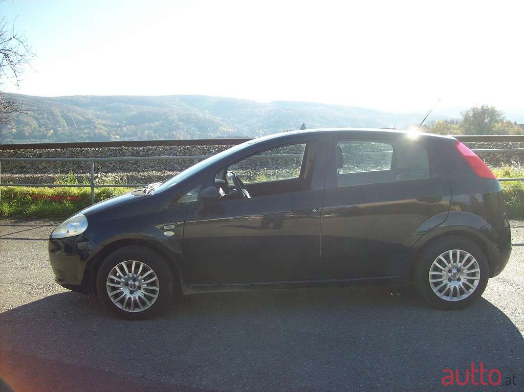 2010' Fiat Grande Punto photo #2