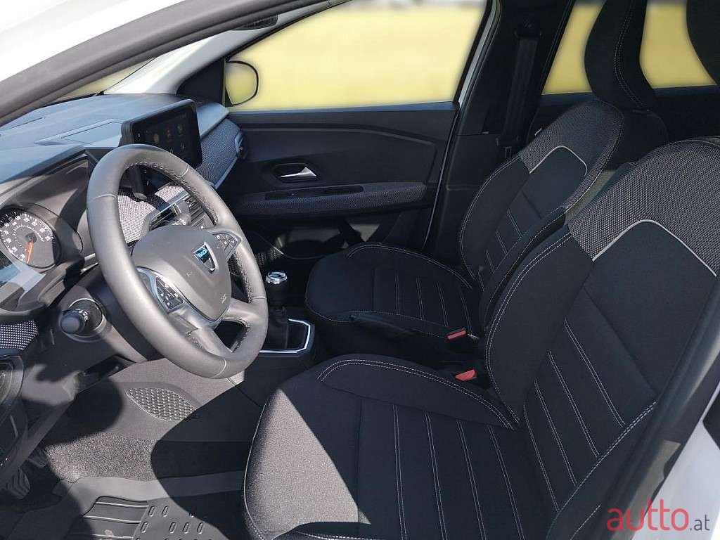 2022' Dacia Jogger photo #5