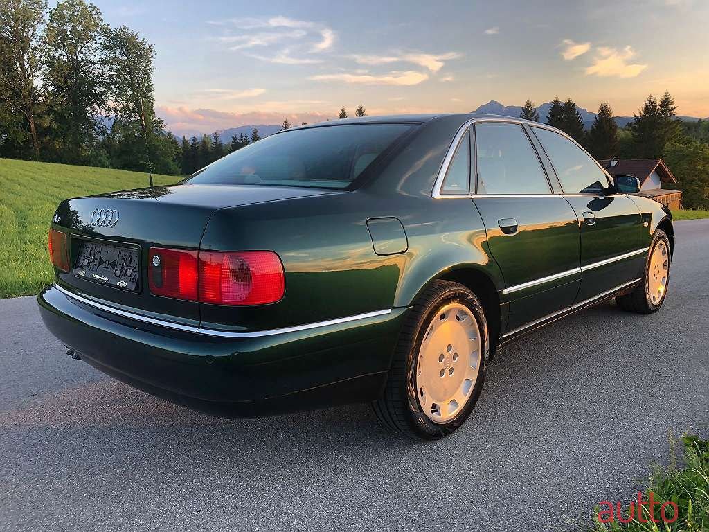 2001' Audi A8 photo #2