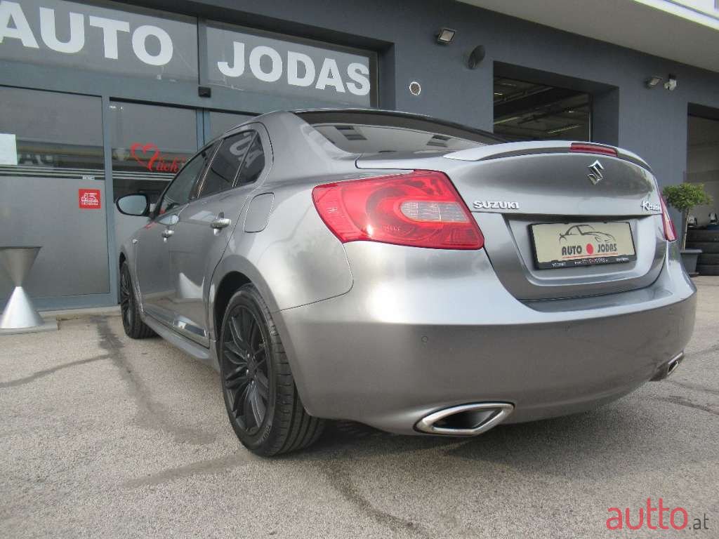 2011' Suzuki Kizashi photo #4
