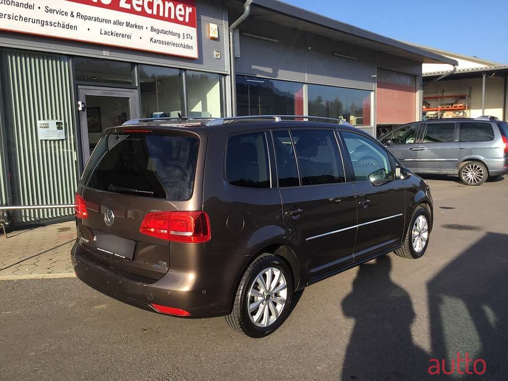 2012' Volkswagen Touran photo #5