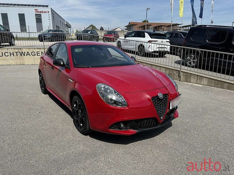 2019' Alfa Romeo Giulietta photo #1