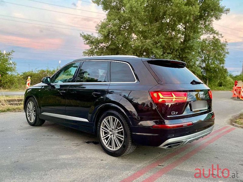 2015' Audi Q7 photo #5