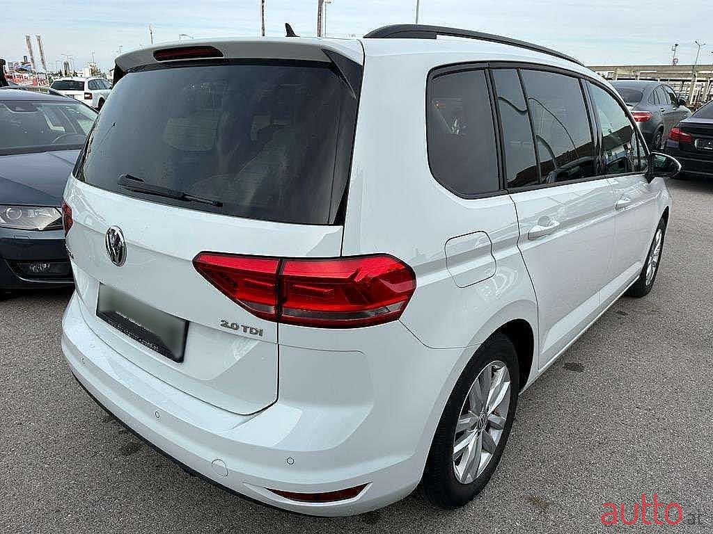 2017' Volkswagen Touran photo #5