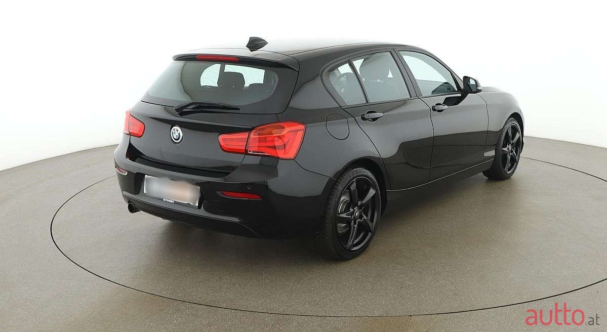 2017' BMW 118i photo #5