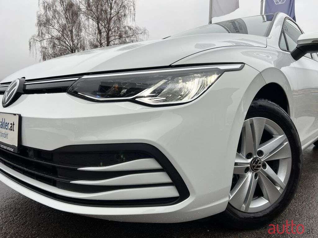 2022' Volkswagen Golf photo #2