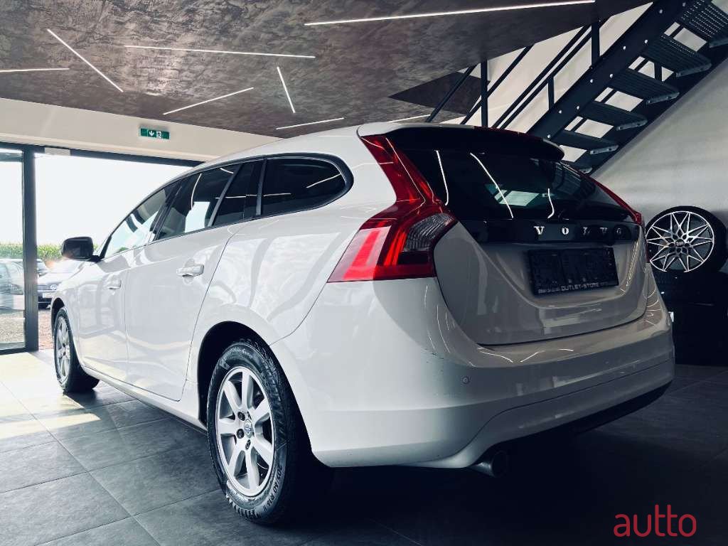 2015' Volvo V60 photo #5