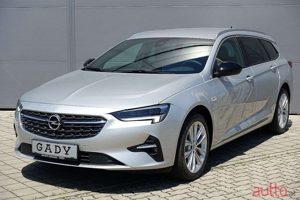 2022' Opel Insignia photo #1