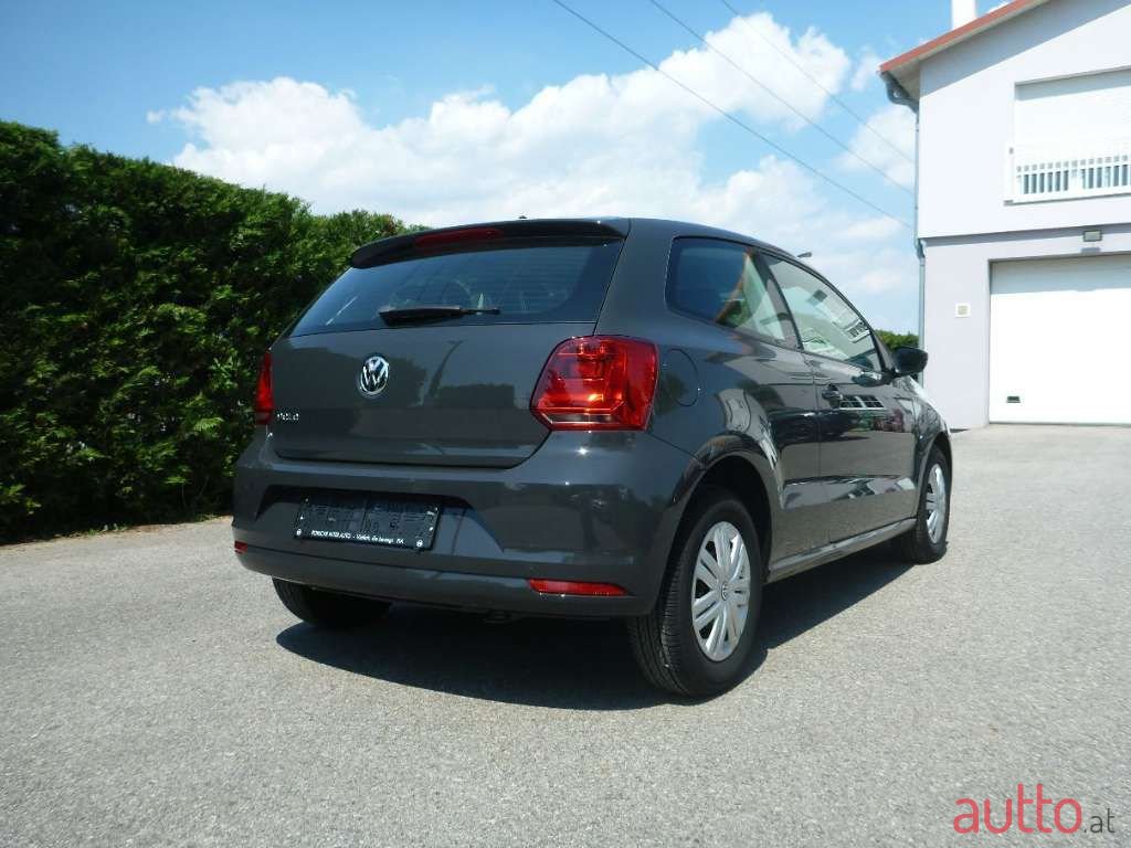 2016' Volkswagen Polo photo #3